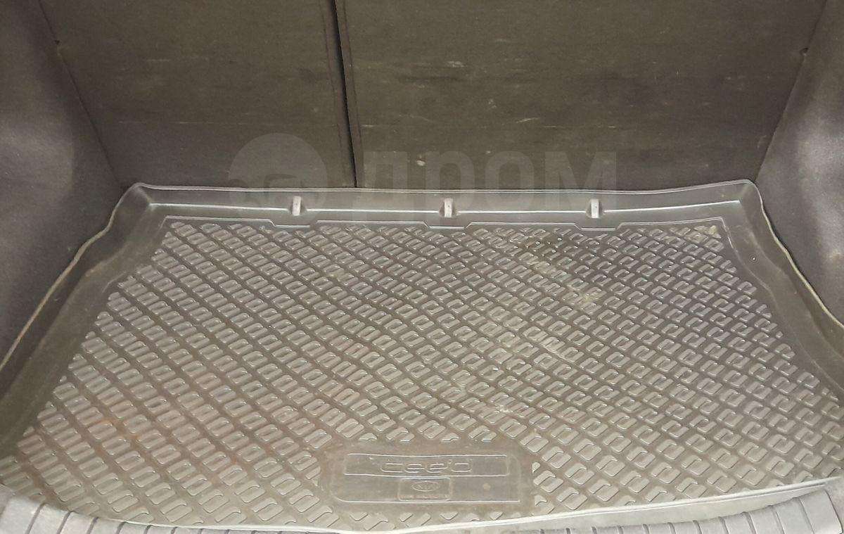 Kia Ceed 2010, Ceed 2010 бензин 1.6 хэтчбек Б/У Новокузнецк