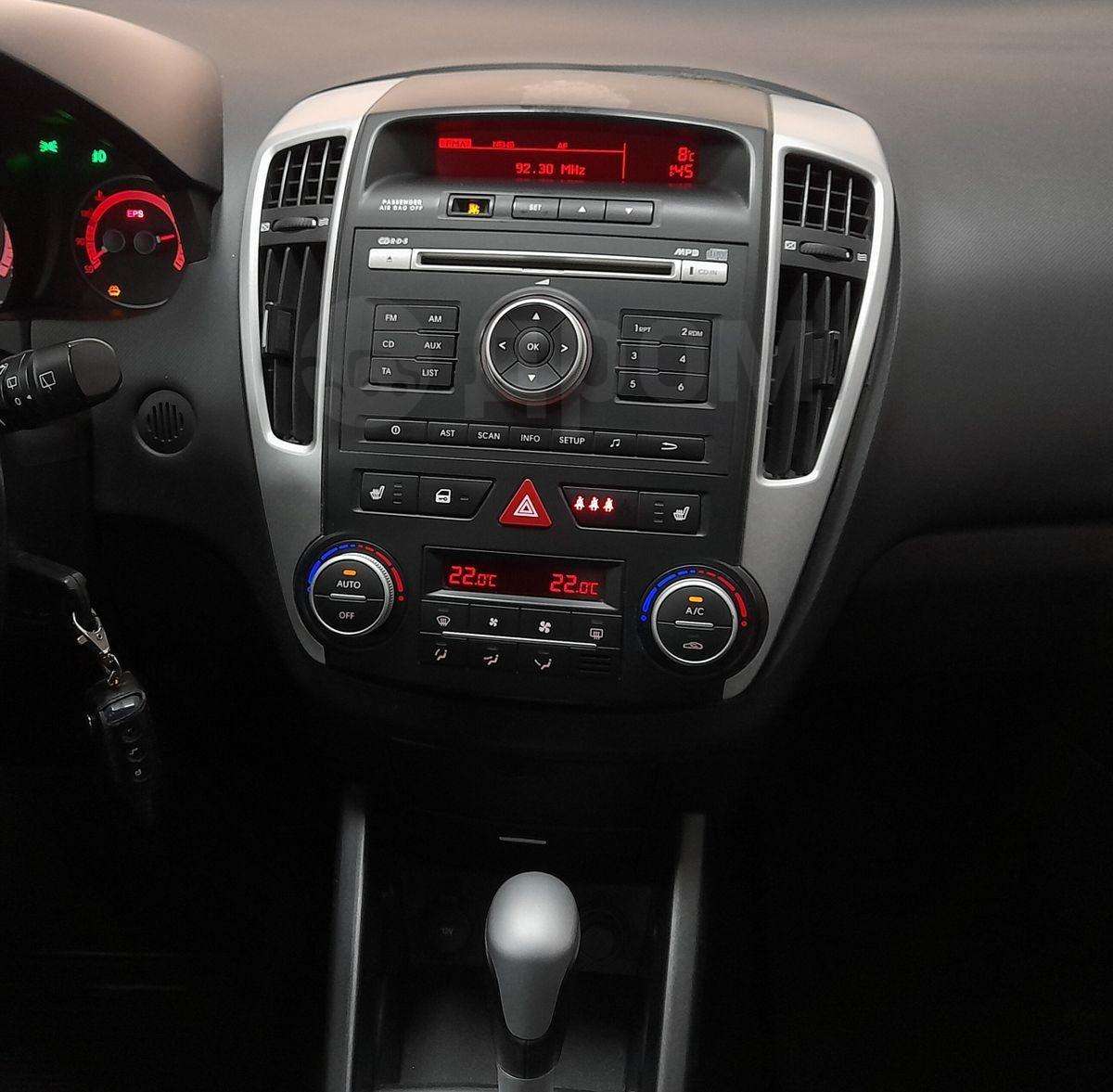 Kia Ceed 2010, Ceed 2010 бензин 1.6 хэтчбек Б/У Новокузнецк