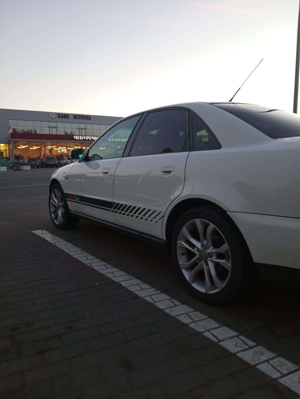 Audi A4 1996, A4 1996 бензин 1.8 седан Б/У Советск