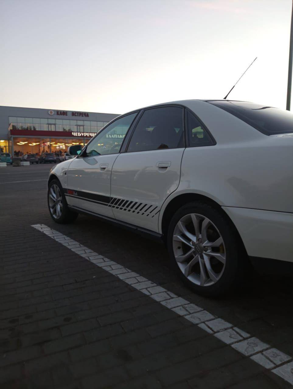 Audi A4 1996, A4 1996 бензин 1.8 седан Б/У Советск