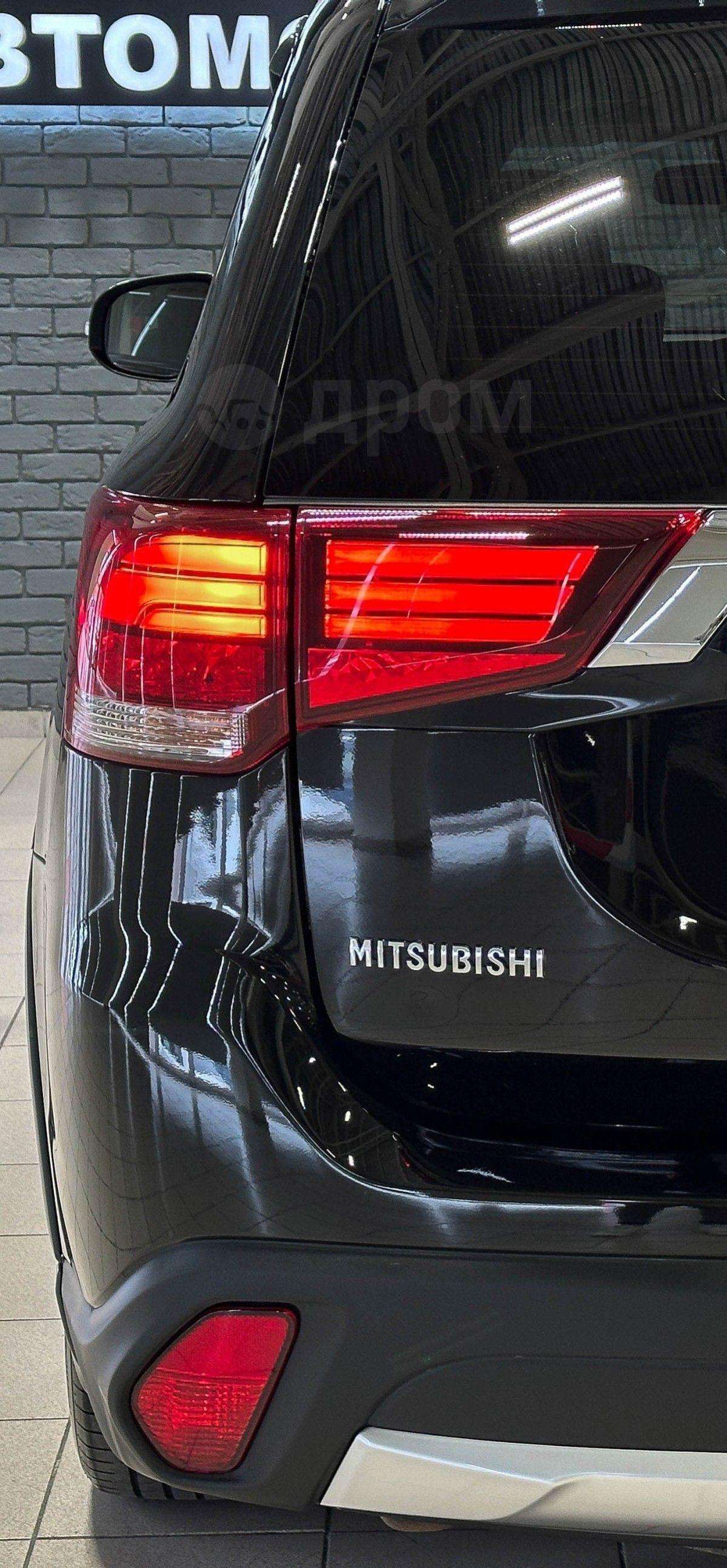 Mitsubishi Outlander 2018, Outlander 2018 бензин 2 внедорожник Б/У Красноярск