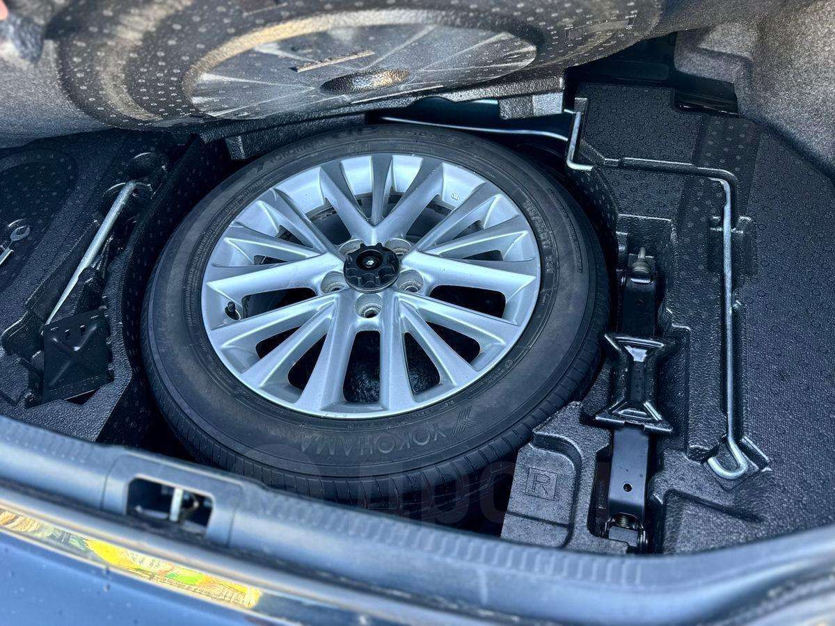 Toyota Camry 2015, Camry 2015 бензин 2.5 седан Б/У Омск