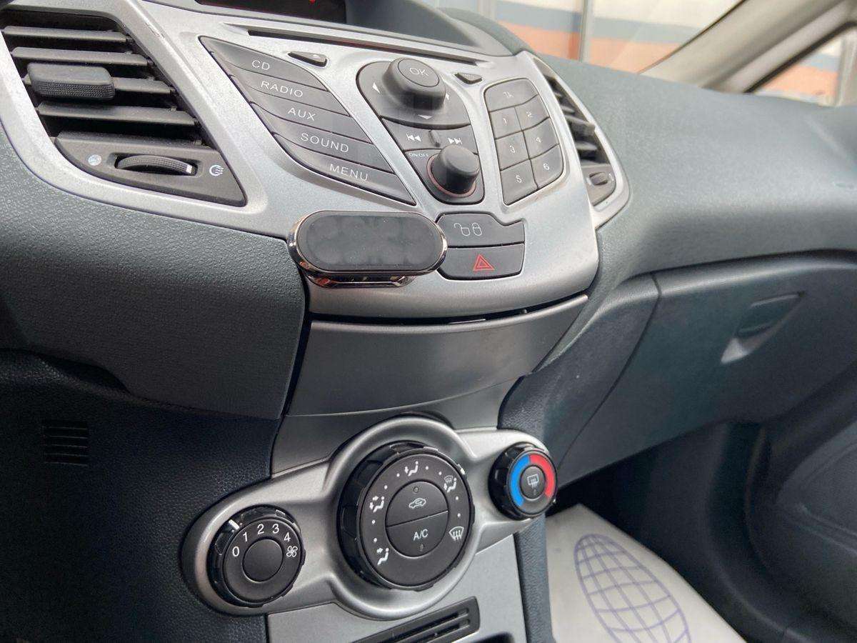 Ford Fiesta 2010, Fiesta 2010 бензин 1.2 хэтчбек Б/У Санкт-Петербург