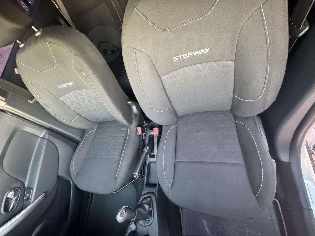 Renault Sandero Stepway 2015, Sandero Stepway 2015 бензин 1.6 хэтчбек Б/У Кемерово