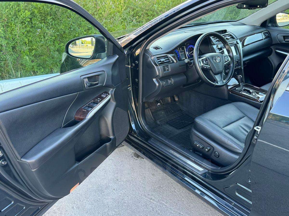 Toyota Camry 2015, Camry 2015 бензин 2.5 седан Б/У Омск
