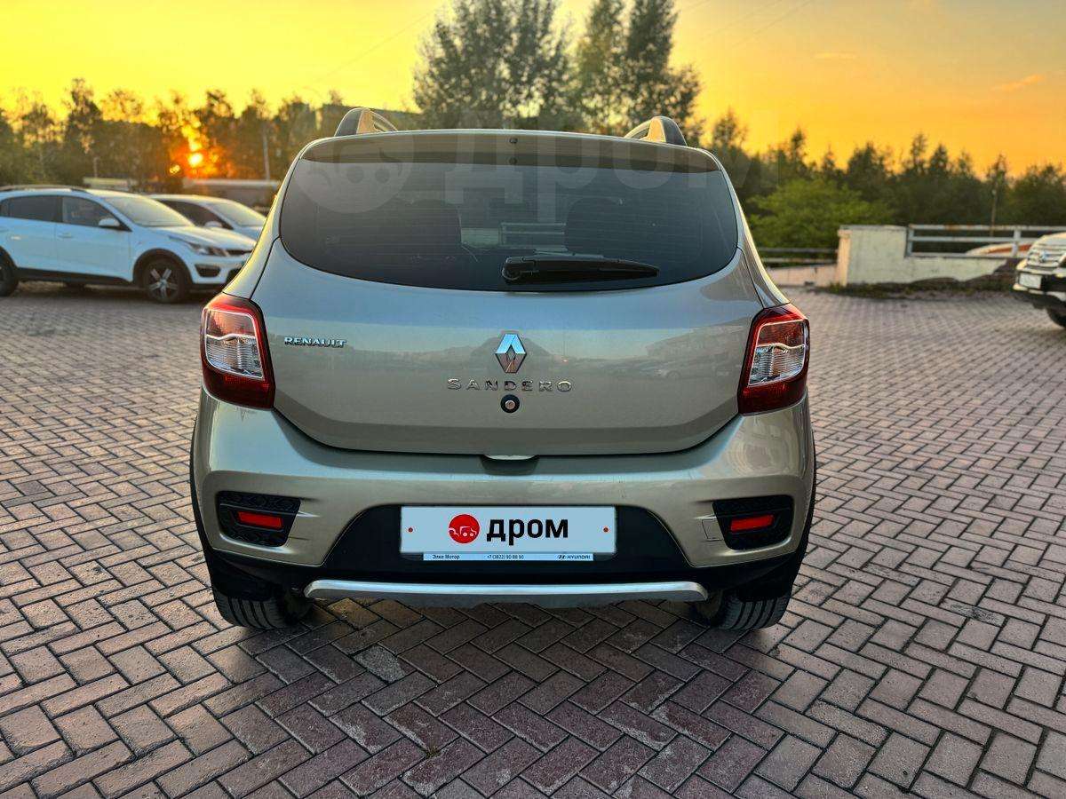 Renault Sandero Stepway 2015, Sandero Stepway 2015 бензин 1.6 хэтчбек Б/У Кемерово
