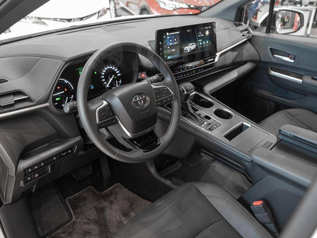Toyota Sienna 2024, Sienna 2024 2.5 минивэн Б/У Москва