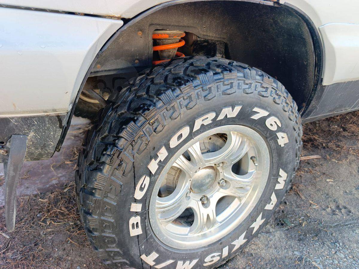 Chevrolet Niva 2004, Niva 2004 бензин 1.7 внедорожник Б/У Барнаул