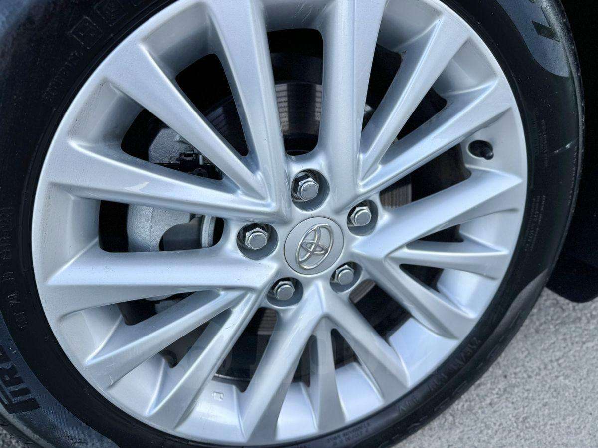 Toyota Camry 2015, Camry 2015 бензин 2.5 седан Б/У Омск