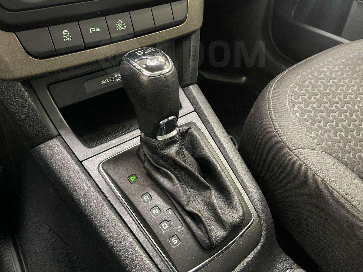 Skoda Yeti 2017, Yeti 2017 бензин 1.8 внедорожник Б/У Москва