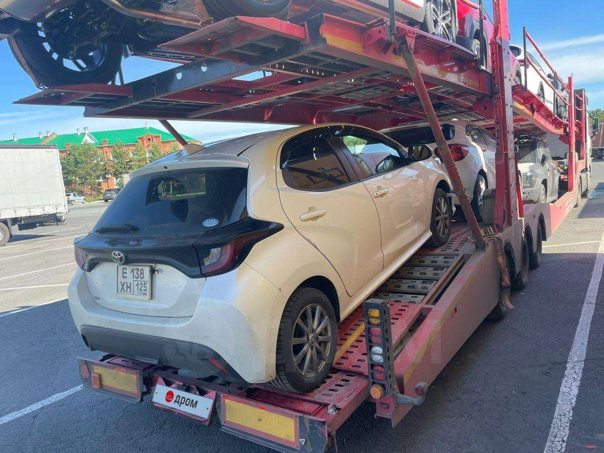 Toyota Yaris 2020, Yaris 2020 бензин 1.5 хэтчбек Б/У Барнаул