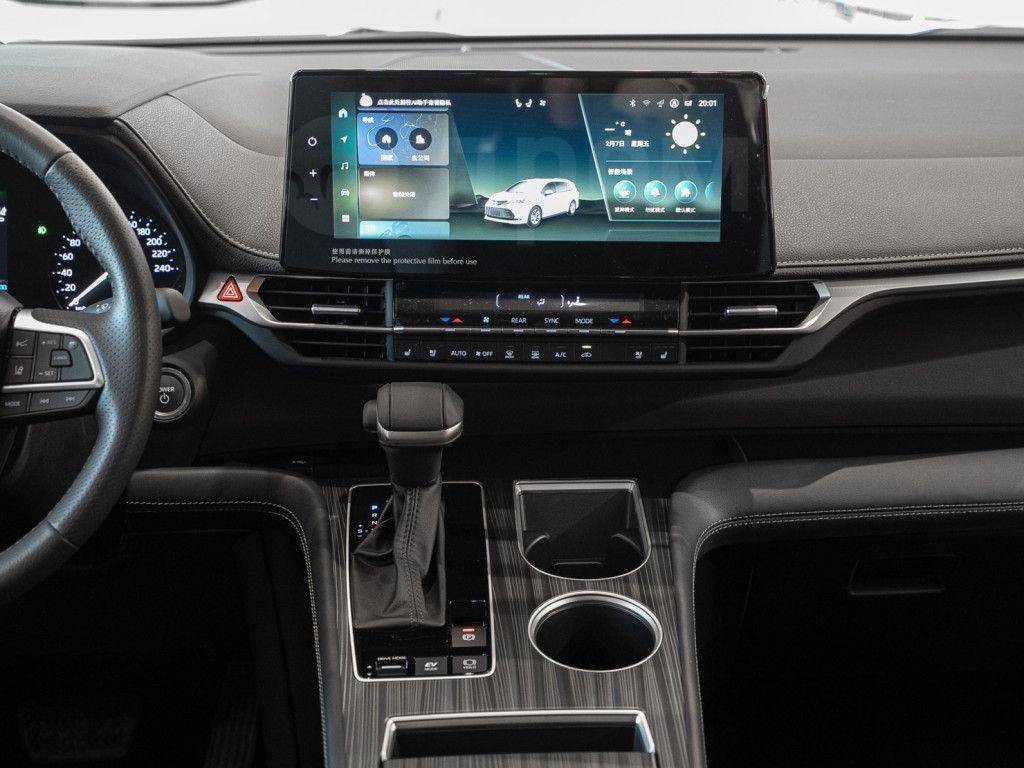 Toyota Sienna 2024, Sienna 2024 2.5 минивэн Б/У Москва