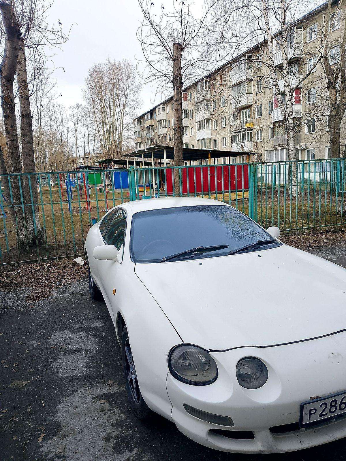 Toyota Celica 1998, Celica 1998 бензин 2 хэтчбек Б/У Ачинск