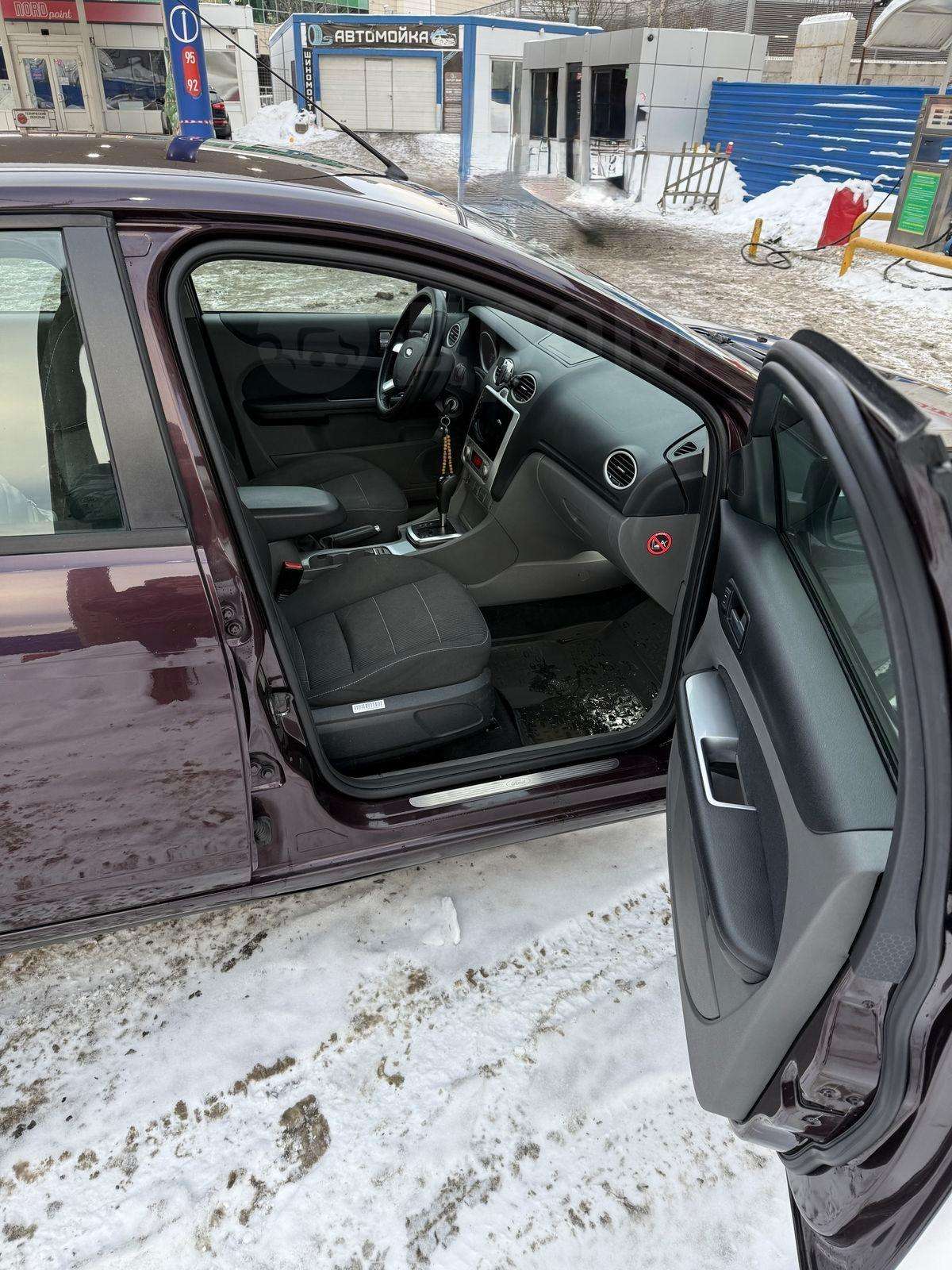 Ford Focus 2010, Focus 2010 бензин 2 хэтчбек Б/У Санкт-Петербург