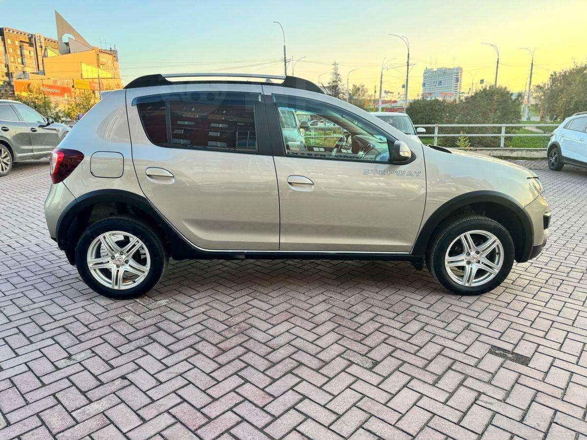 Renault Sandero Stepway 2015, Sandero Stepway 2015 бензин 1.6 хэтчбек Б/У Кемерово