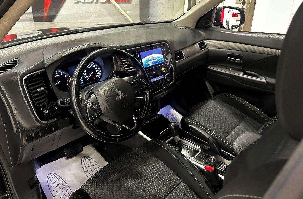 Mitsubishi Outlander 2018, Outlander 2018 бензин 2 внедорожник Б/У Красноярск
