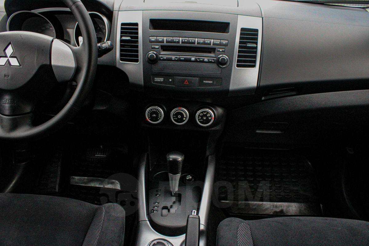 Mitsubishi Outlander 2007, Outlander 2007 бензин 3 внедорожник Б/У Уфа