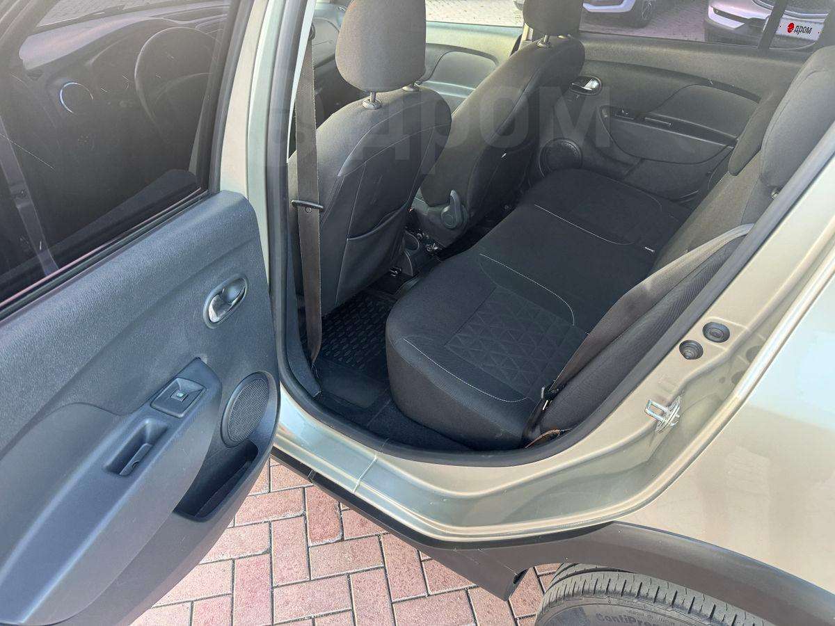 Renault Sandero Stepway 2015, Sandero Stepway 2015 бензин 1.6 хэтчбек Б/У Кемерово