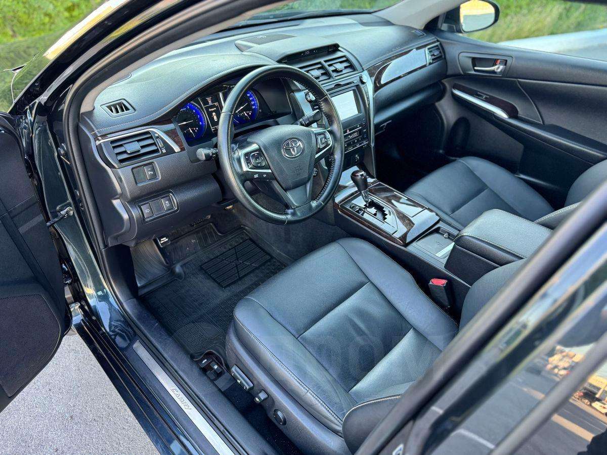 Toyota Camry 2015, Camry 2015 бензин 2.5 седан Б/У Омск