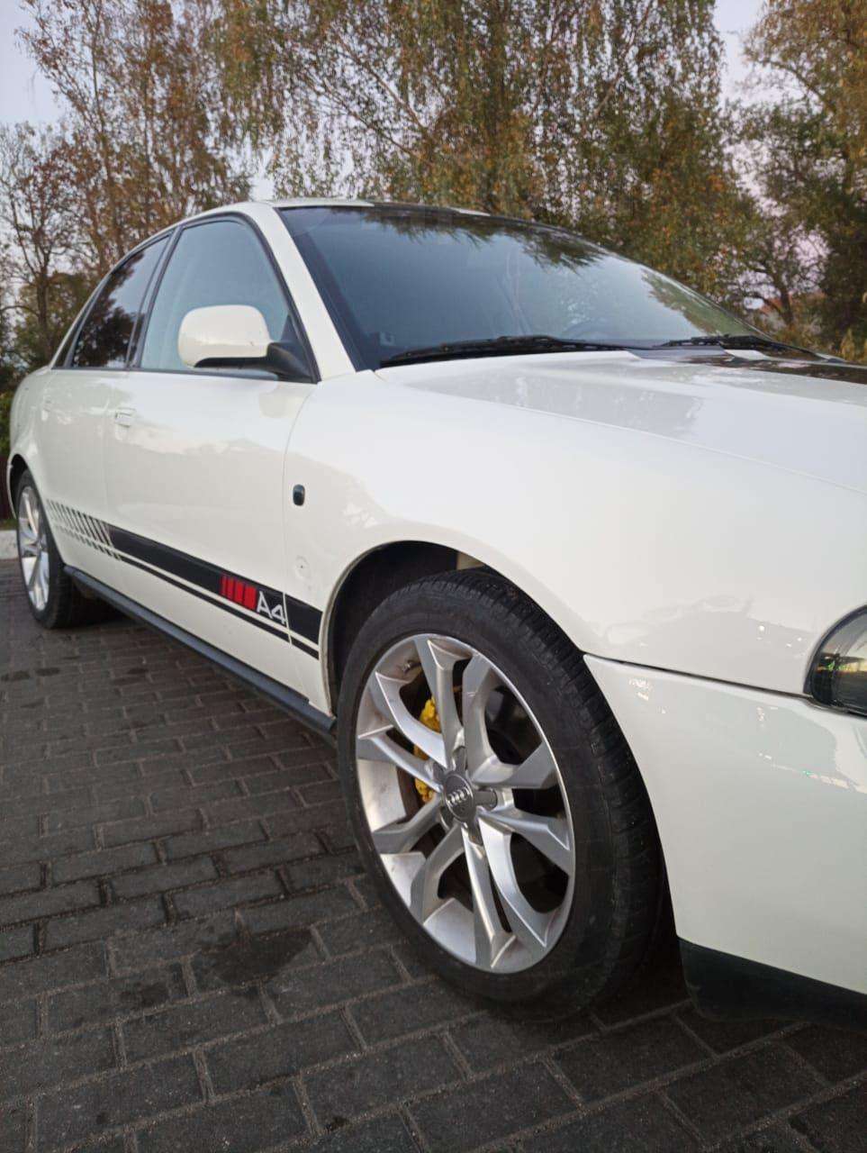 Audi A4 1996, A4 1996 бензин 1.8 седан Б/У Советск