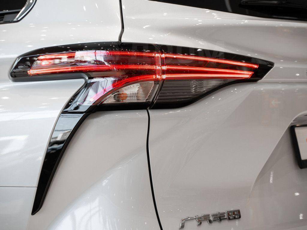 Toyota Sienna 2024, Sienna 2024 2.5 минивэн Б/У Москва