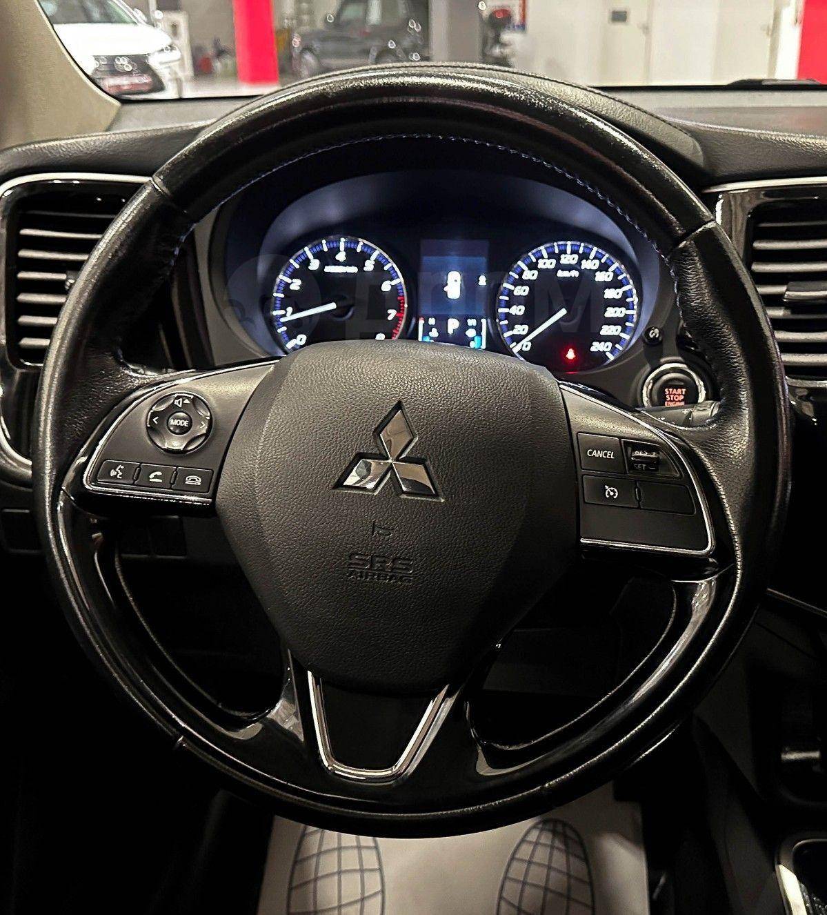 Mitsubishi Outlander 2018, Outlander 2018 бензин 2 внедорожник Б/У Красноярск