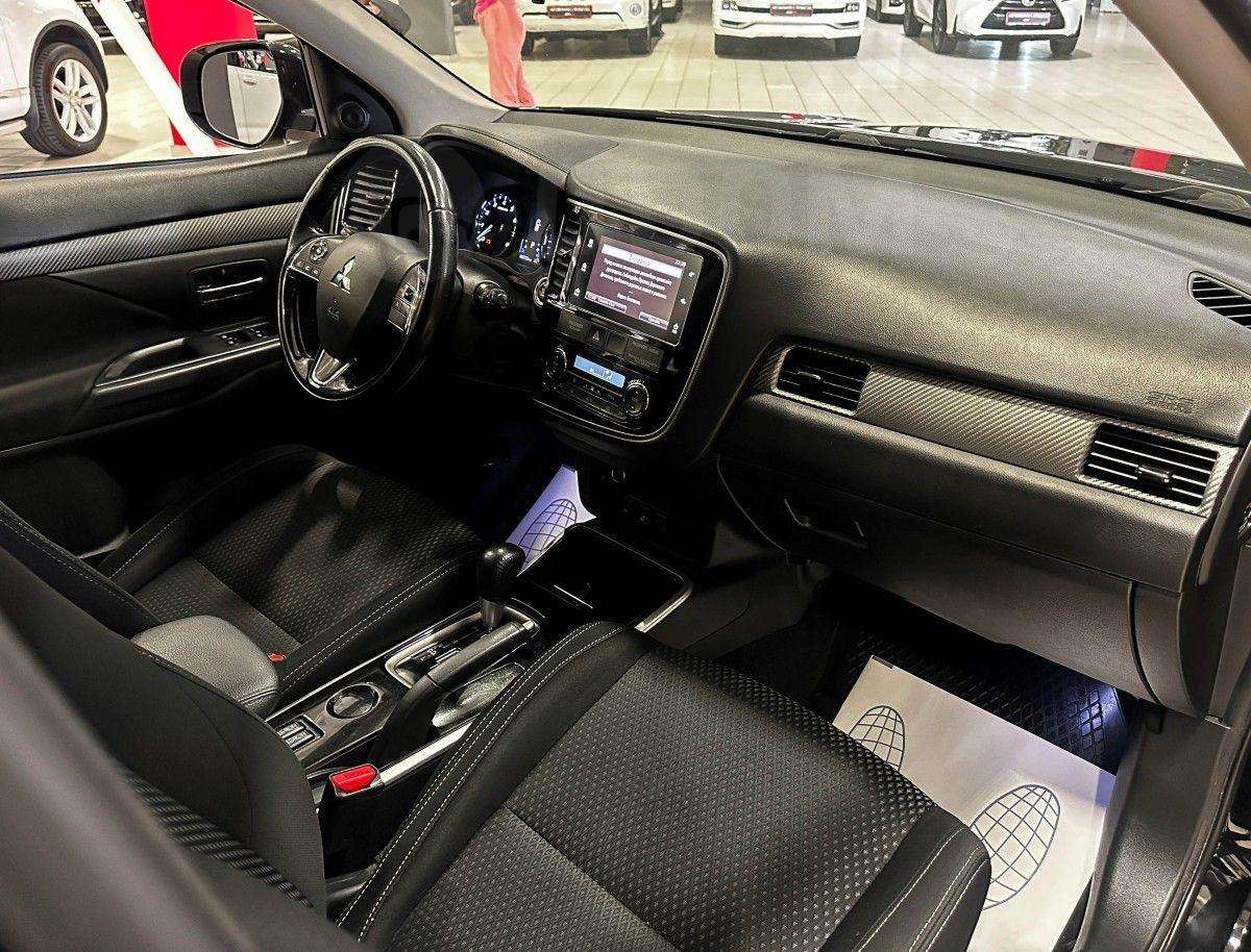 Mitsubishi Outlander 2018, Outlander 2018 бензин 2 внедорожник Б/У Красноярск