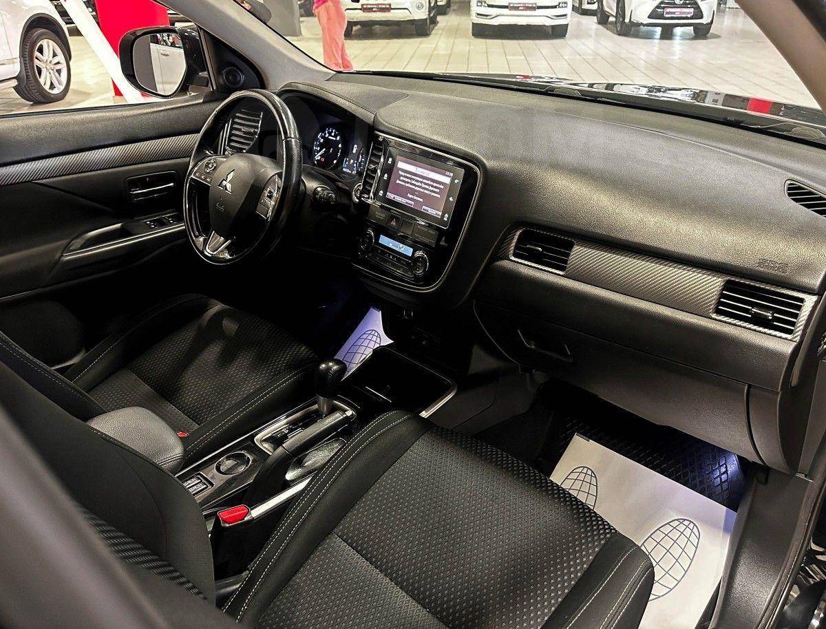 Mitsubishi Outlander 2018, Outlander 2018 бензин 2 внедорожник Б/У Красноярск