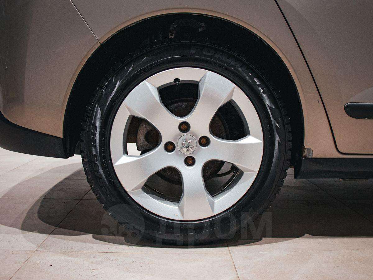 Peugeot 3008 2012, 3008 2012 бензин 1.6 внедорожник Б/У Екатеринбург