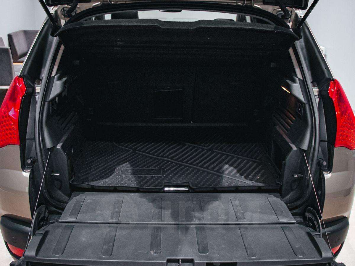 Peugeot 3008 2012, 3008 2012 бензин 1.6 внедорожник Б/У Екатеринбург