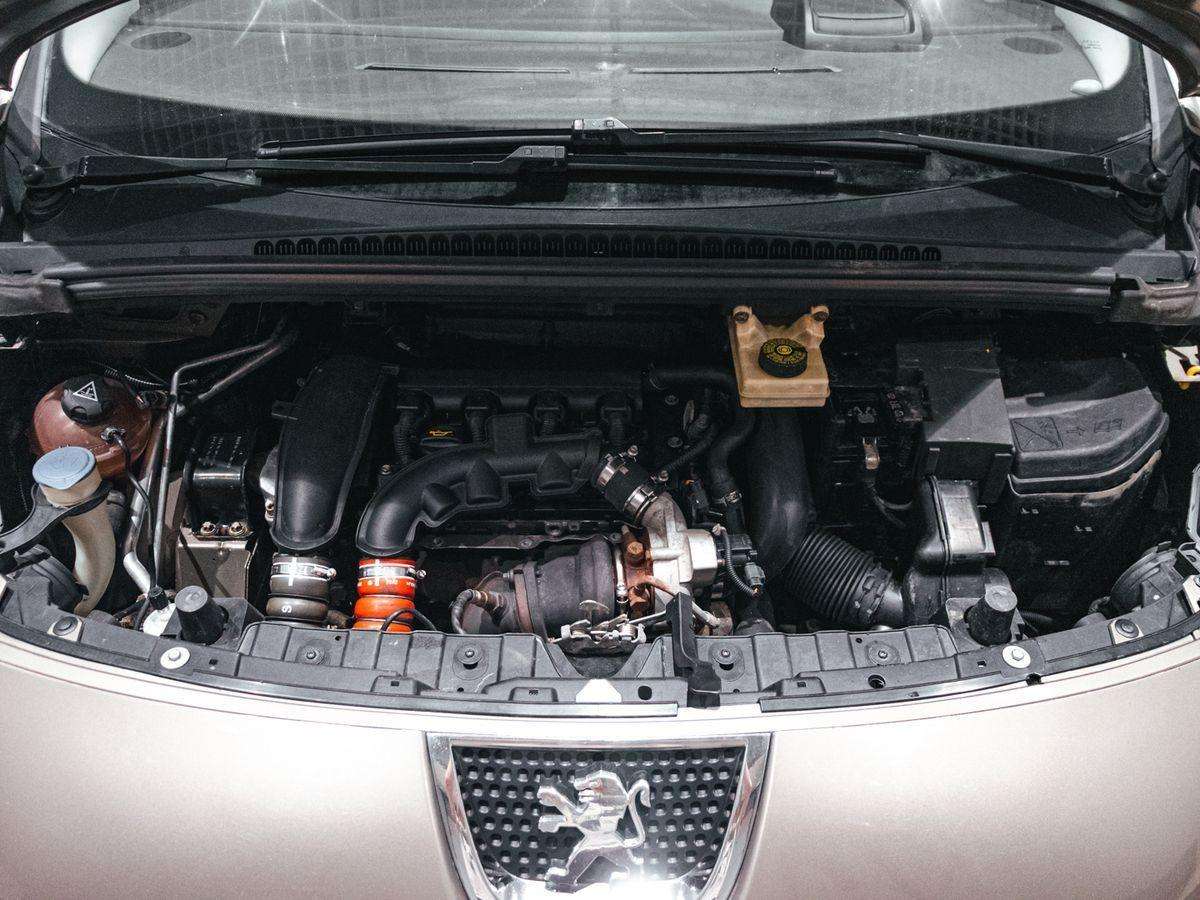 Peugeot 3008 2012, 3008 2012 бензин 1.6 внедорожник Б/У Екатеринбург