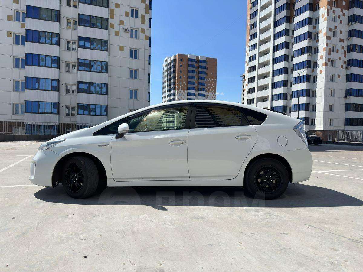 Toyota Prius 2013, Prius 2013 бензин 1.8 лифтбек Б/У Улан-Удэ