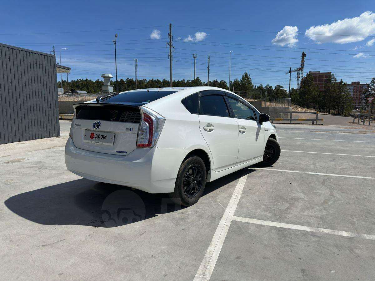 Toyota Prius 2013, Prius 2013 бензин 1.8 лифтбек Б/У Улан-Удэ