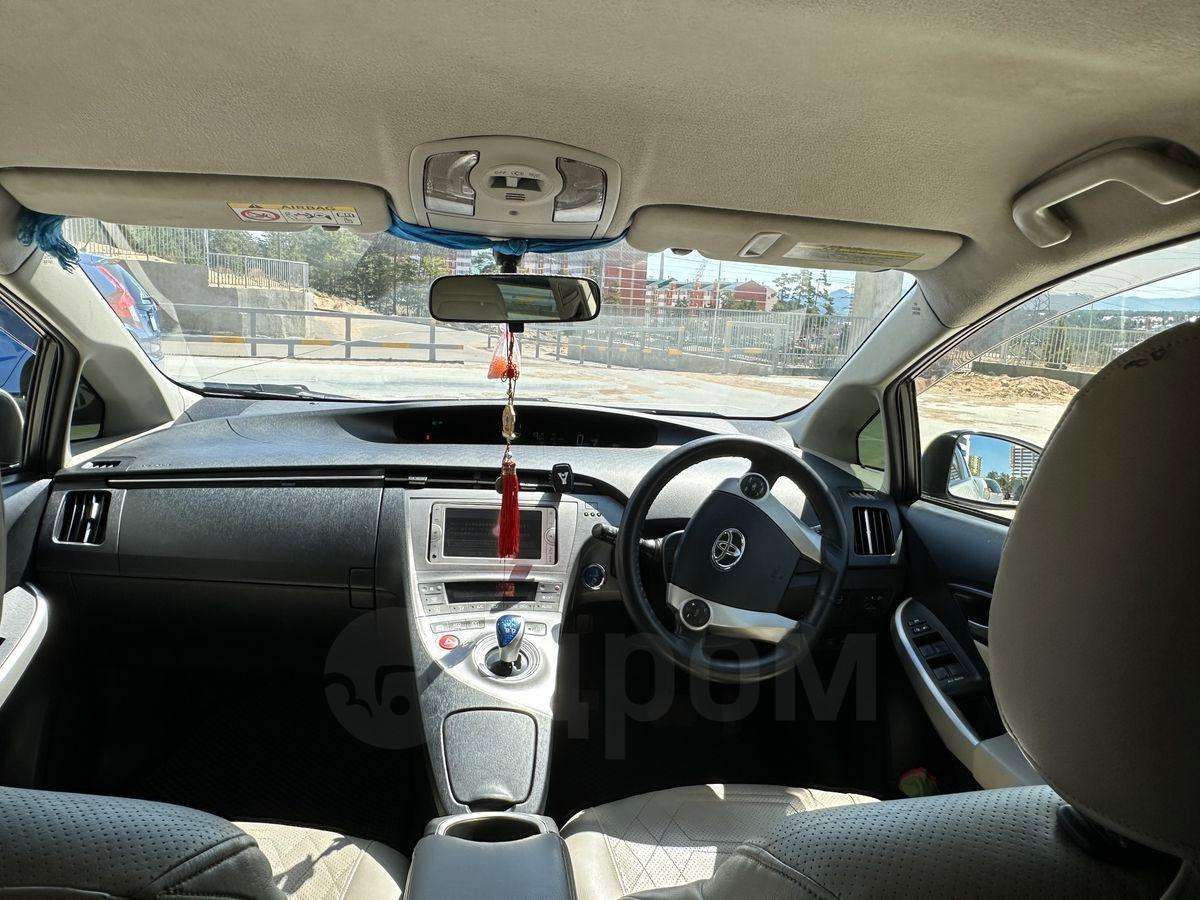 Toyota Prius 2013, Prius 2013 бензин 1.8 лифтбек Б/У Улан-Удэ