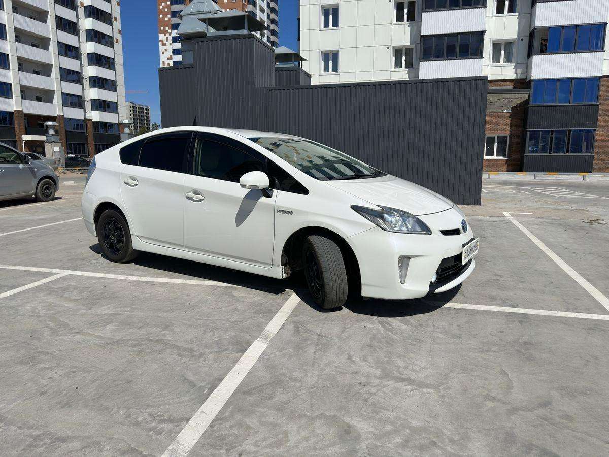 Toyota Prius 2013, Prius 2013 бензин 1.8 лифтбек Б/У Улан-Удэ