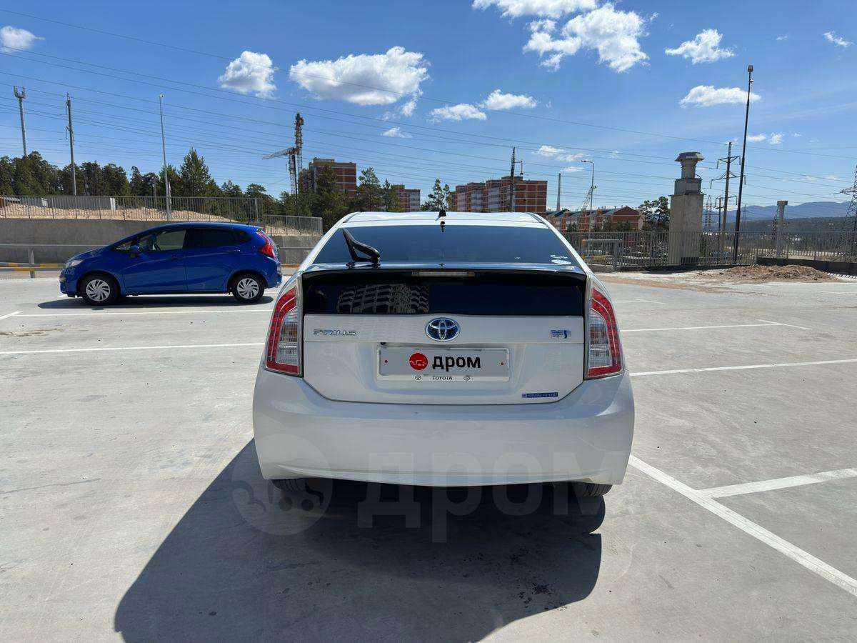 Toyota Prius 2013, Prius 2013 бензин 1.8 лифтбек Б/У Улан-Удэ