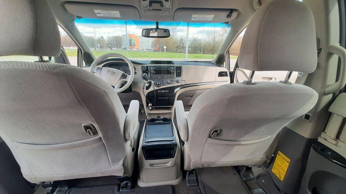 Toyota Sienna 2011, Sienna 2011 бензин 3.5 минивэн / микроавтобус Б/У Балашиха