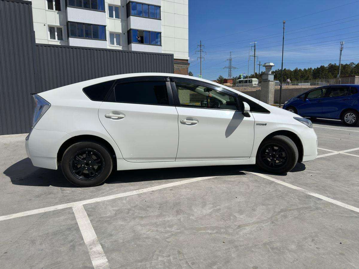 Toyota Prius 2013, Prius 2013 бензин 1.8 лифтбек Б/У Улан-Удэ