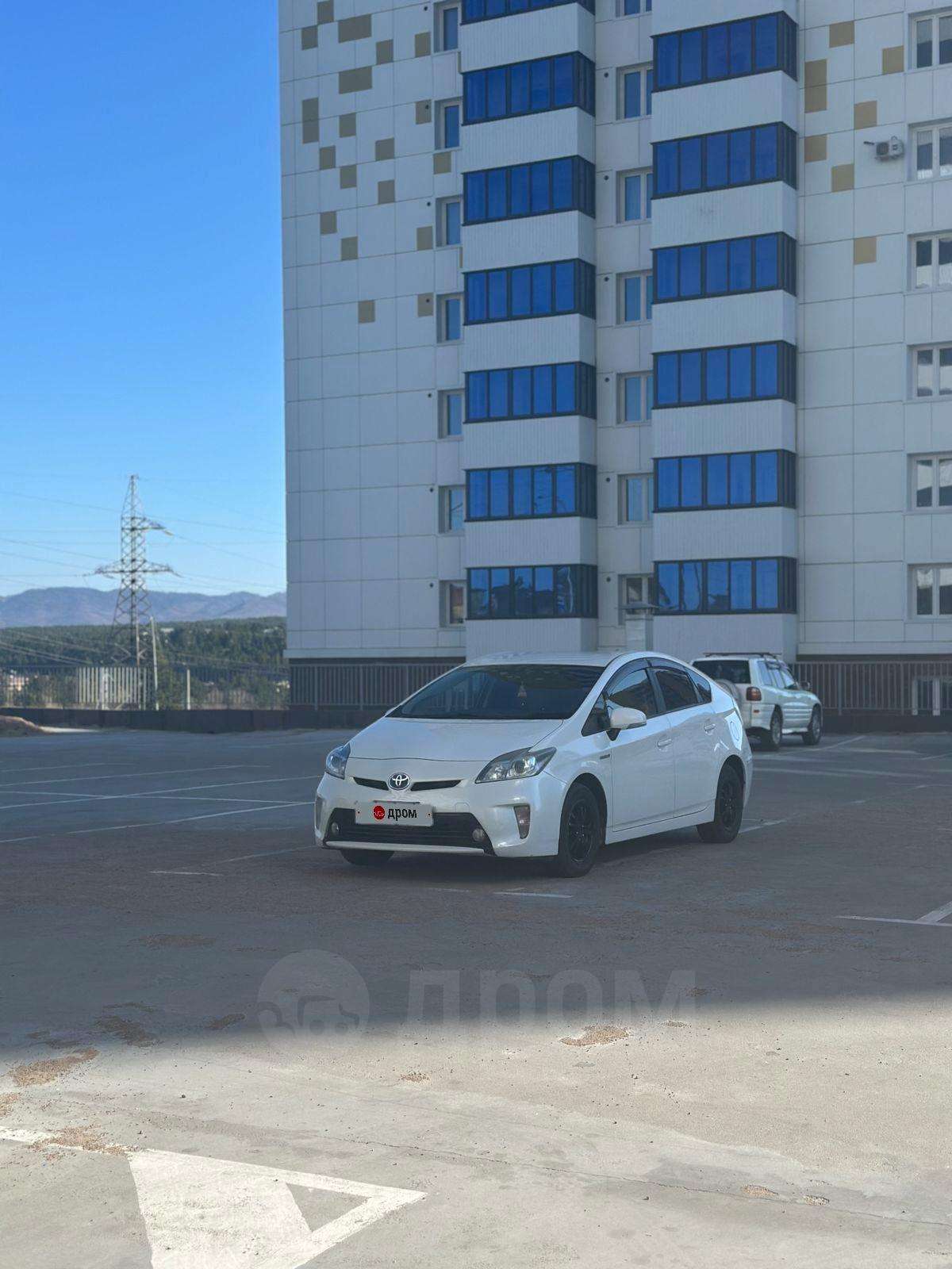 Toyota Prius 2013, Prius 2013 бензин 1.8 лифтбек Б/У Улан-Удэ